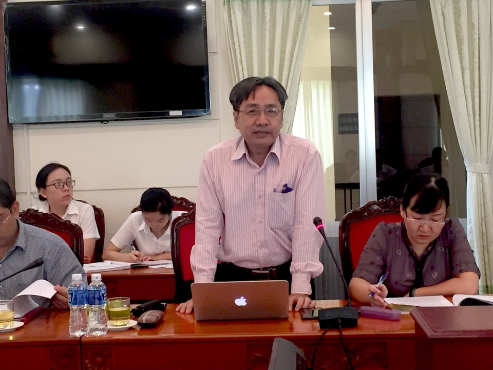 ông lê duy tân, sở gd góp ý.JPG ông lê duy tân, sở gd góp ý.JPG