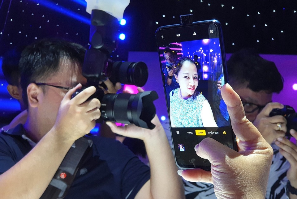 Oppo F11 Pro chính thức ra mắt, giá 8,5 triệu đồng - 1 Oppo F11 Pro chính thức ra mắt, giá 8,5 triệu đồng - 1