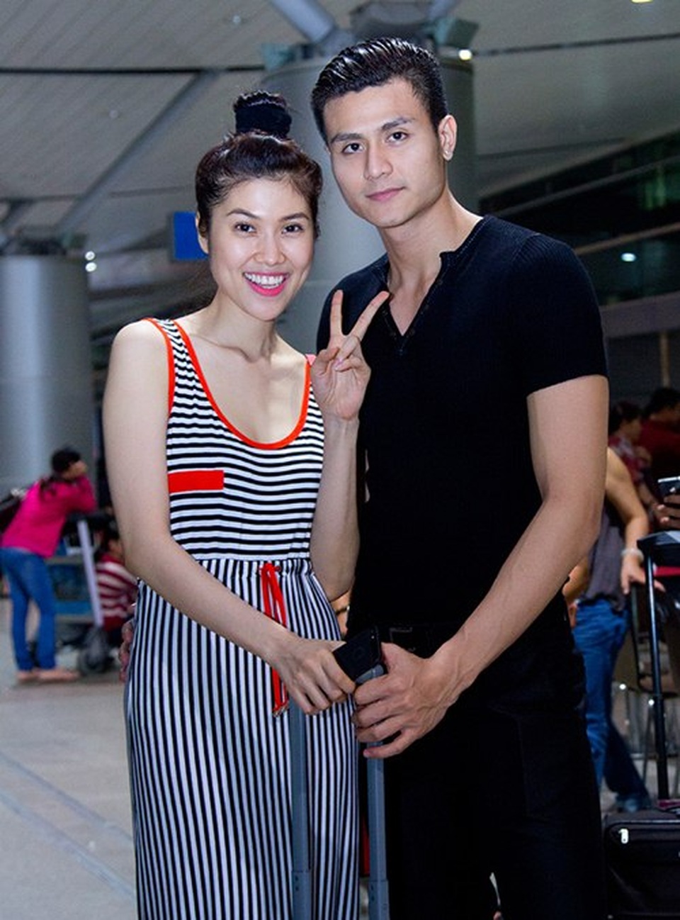 Siêu mẫu đại gia đáp trả tin đồn là người khiến Vĩnh Thụy - Hoàng Thùy Linh chia tay - 4 Siêu mẫu đại gia đáp trả tin đồn là người khiến Vĩnh Thụy - Hoàng Thùy Linh chia tay - 4