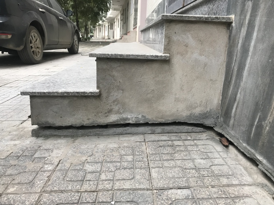 Hà Nội: Hãi hùng 80 căn hộ trong khu đô thị bị sụt lún, nứt toác - 9 Hà Nội: Hãi hùng 80 căn hộ trong khu đô thị bị sụt lún, nứt toác - 9
