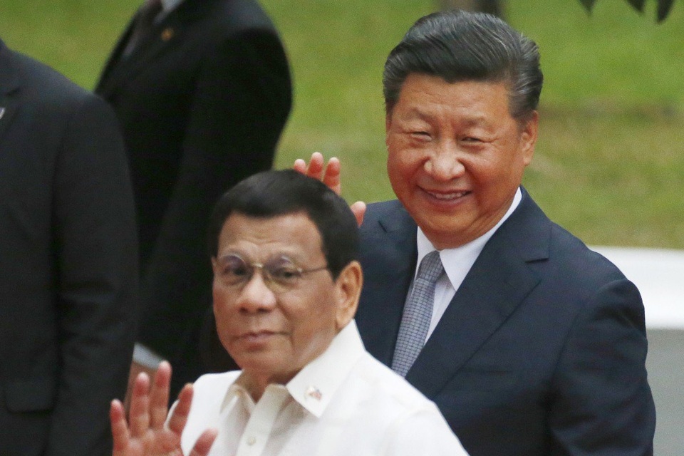 Tổng thống Philippines Rodrigo Duterte và Chủ tịch Trung Quốc Tập Cận Bình tại Manila. (Nguồn: AP) Tổng thống Philippines Rodrigo Duterte và Chủ tịch Trung Quốc Tập Cận Bình tại Manila. (Nguồn: AP)