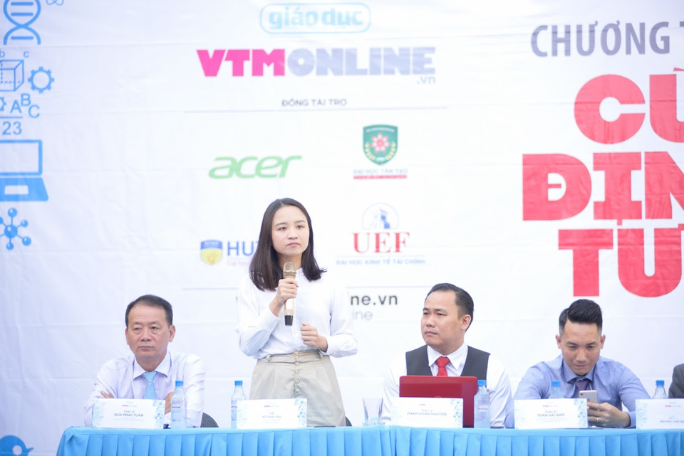Acer đồng hành tư vấn mùa thi cùng học sinh TP.HCM - 1 Acer đồng hành tư vấn mùa thi cùng học sinh TP.HCM - 1