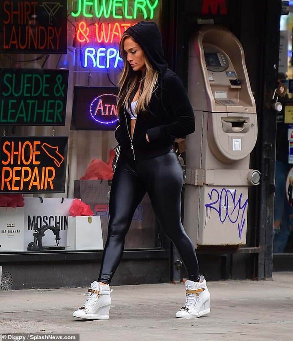 Jennifer Lopez bốc lửa tại trường quay - 3 Jennifer Lopez bốc lửa tại trường quay - 3