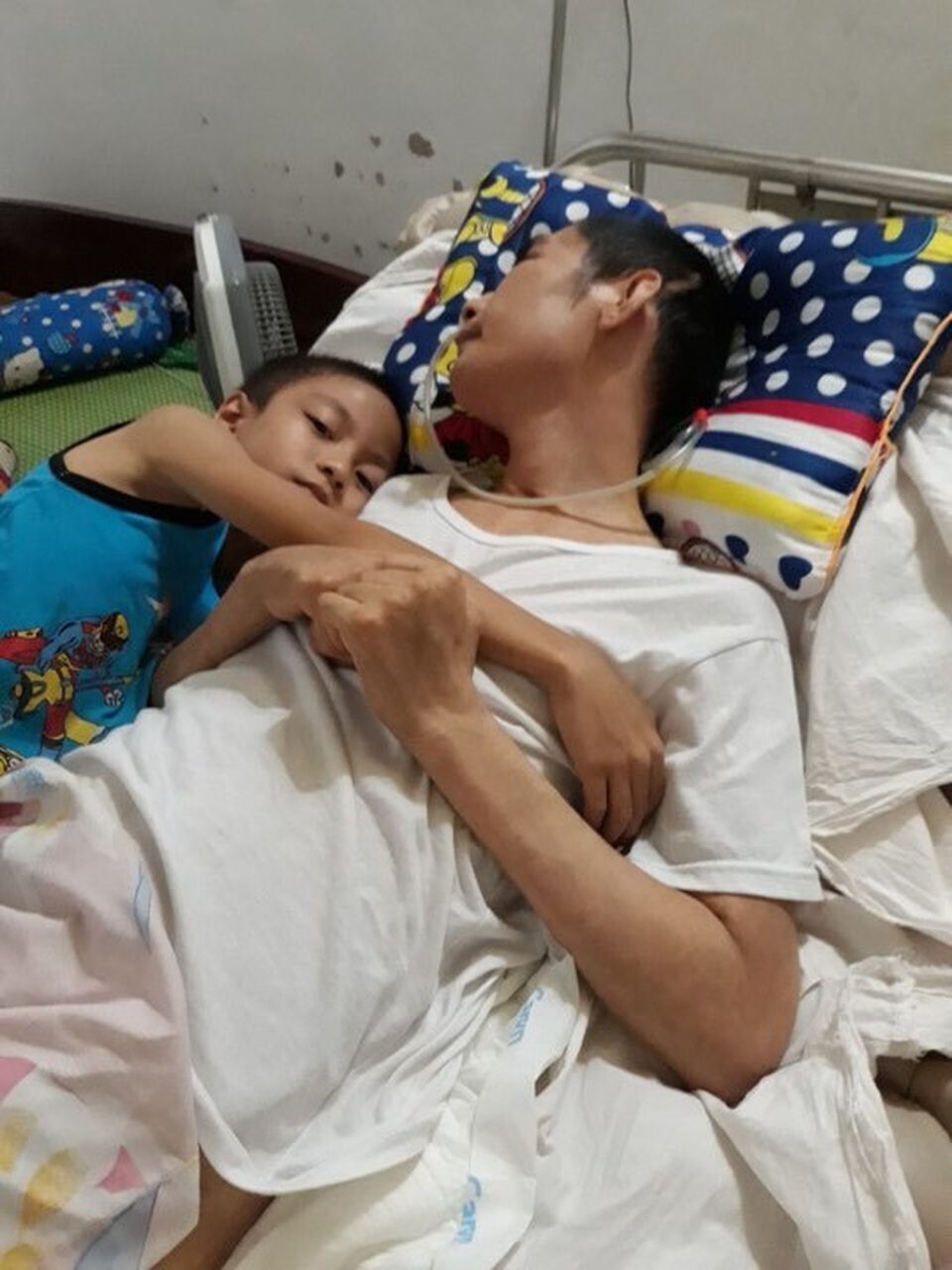 Bị xe gây tai nạn và bỏ trốn, người đàn ông sống cảnh thực vật - 7 Bị xe gây tai nạn và bỏ trốn, người đàn ông sống cảnh thực vật - 7