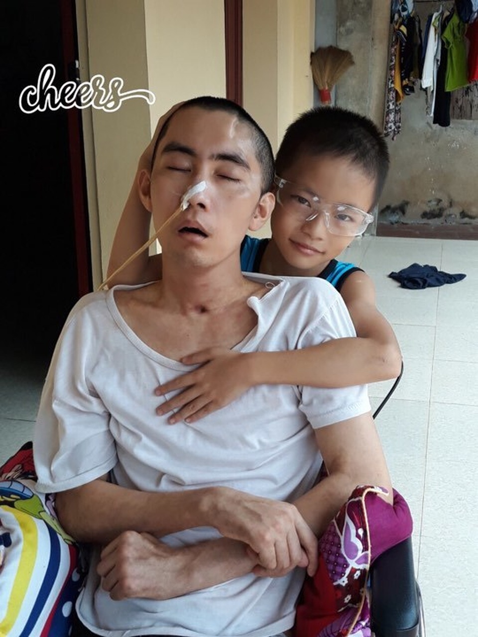 Bị xe gây tai nạn và bỏ trốn, người đàn ông sống cảnh thực vật - 8 Bị xe gây tai nạn và bỏ trốn, người đàn ông sống cảnh thực vật - 8