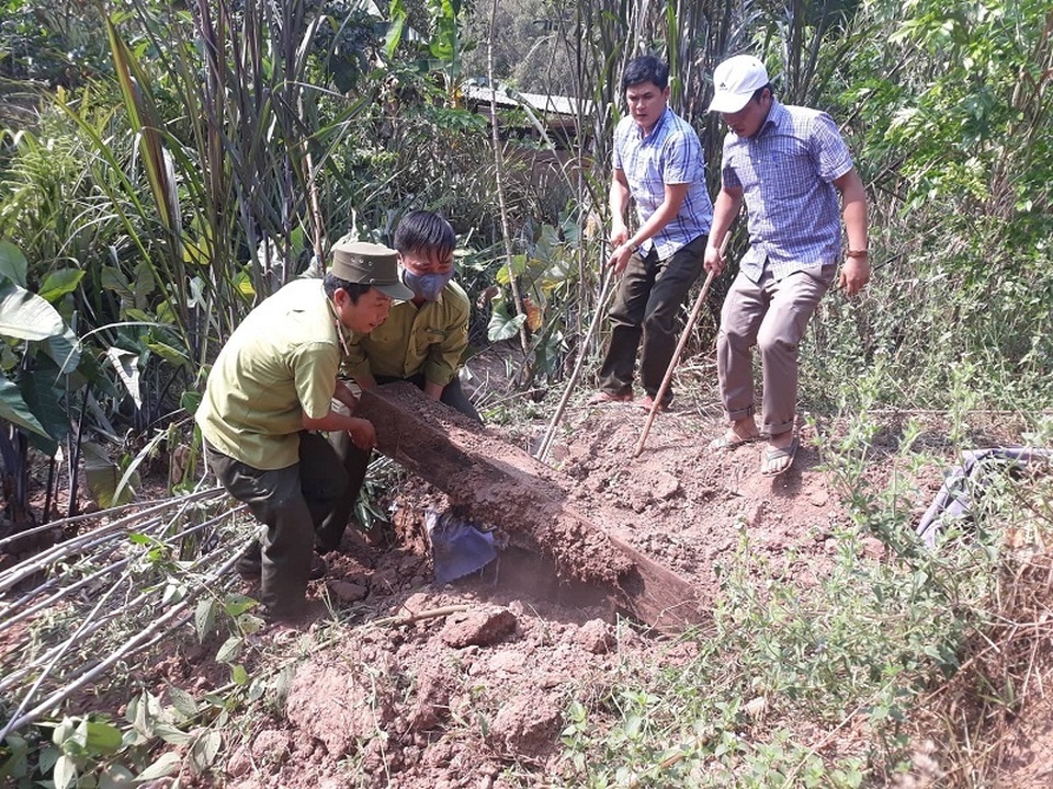 Phát hiện 3 hầm giấu gỗ nghi là tang vật vụ phá rừng ở Phong Nha - Kẻ Bàng - 2 Phát hiện 3 hầm giấu gỗ nghi là tang vật vụ phá rừng ở Phong Nha - Kẻ Bàng - 2