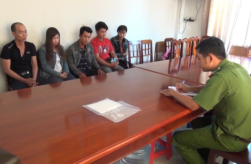 hoi cung0.jpg hoi cung0.jpg