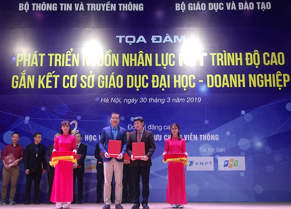 Bộ trưởng GD-ĐT: Nhà trường, doanh nghiệp, Nhà nước cùng phát triển nhân lực chất lượng cao - 5 Bộ trưởng GD-ĐT: Nhà trường, doanh nghiệp, Nhà nước cùng phát triển nhân lực chất lượng cao - 5