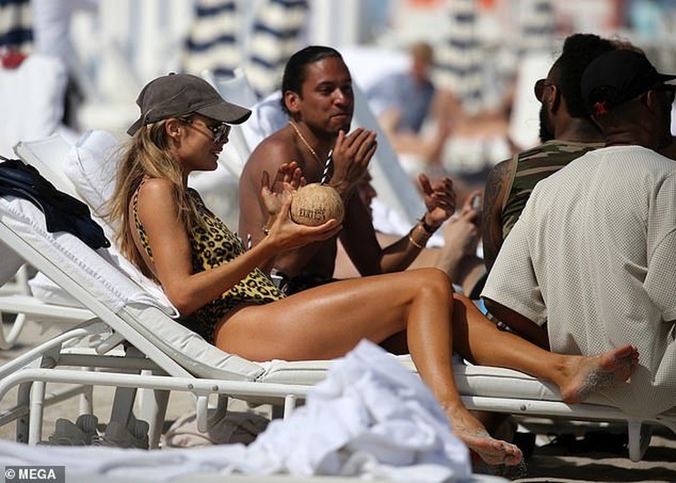 Doutzen Kroes gợi cảm trên biển Miami - 8 Doutzen Kroes gợi cảm trên biển Miami - 8