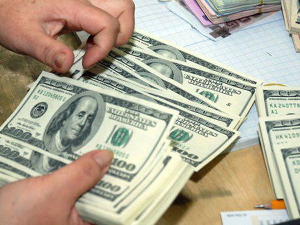 Quấn 80.000 USD quanh người, nữ hành khách Đài Loan bị hải quan tạm giữ tiền - 1 Quấn 80.000 USD quanh người, nữ hành khách Đài Loan bị hải quan tạm giữ tiền - 1