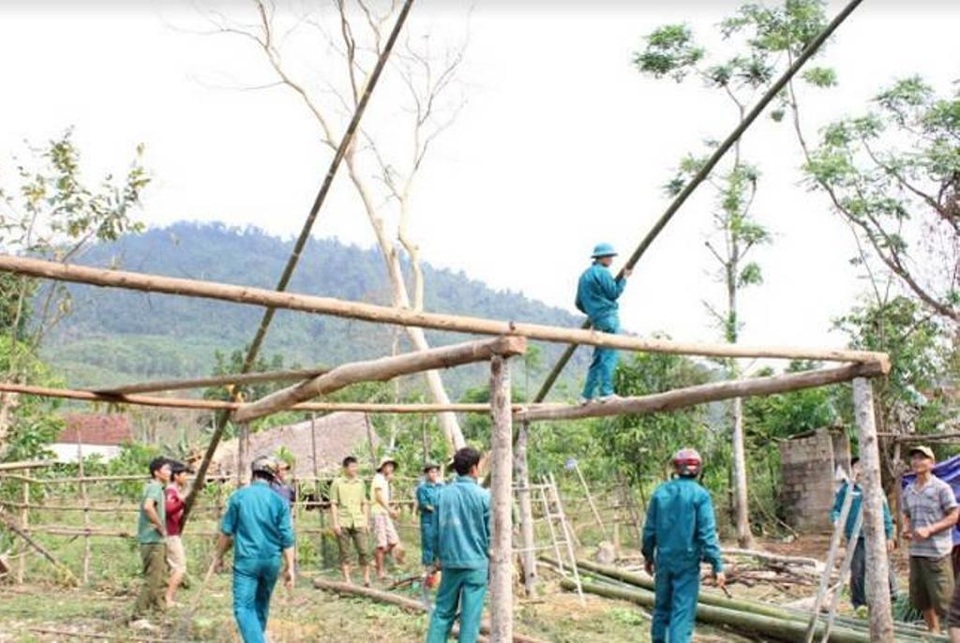 Mưa lớn kèm lốc xoáy, sạt lở xảy ra trên diện rộng - 1 Mưa lớn kèm lốc xoáy, sạt lở xảy ra trên diện rộng - 1