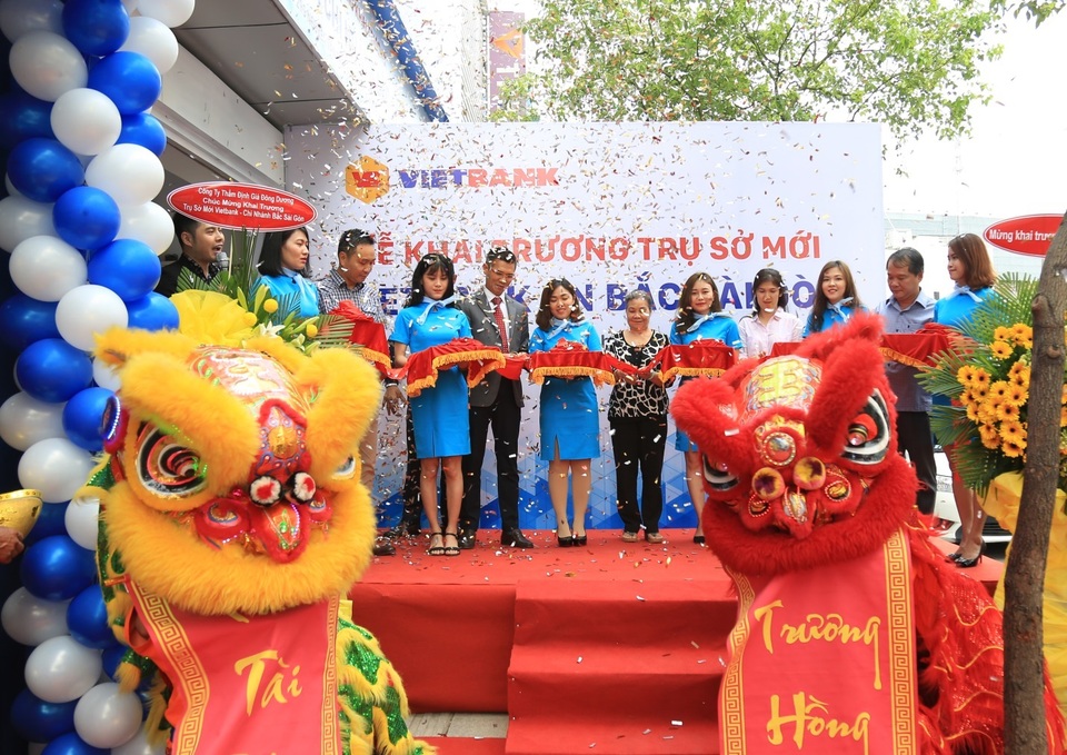 Vietbank Chi nhánh Bắc Sài Gòn tưng bừng khai trương, ngập tràn quà tặng - 1 Vietbank Chi nhánh Bắc Sài Gòn tưng bừng khai trương, ngập tràn quà tặng - 1