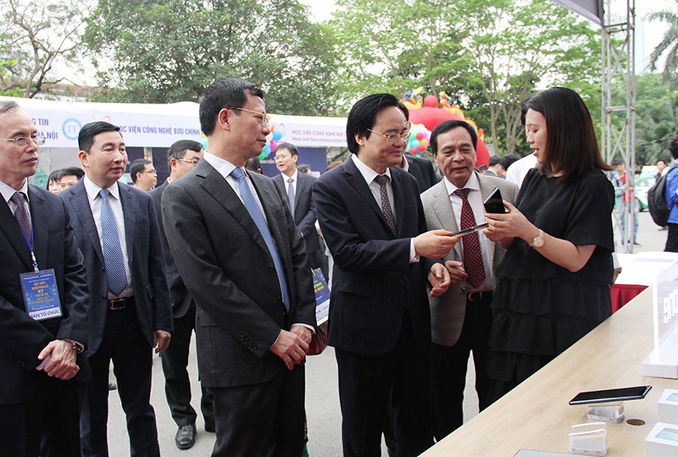 Bộ trưởng GD-ĐT: Nhà trường, doanh nghiệp, Nhà nước cùng phát triển nhân lực chất lượng cao - 1 Bộ trưởng GD-ĐT: Nhà trường, doanh nghiệp, Nhà nước cùng phát triển nhân lực chất lượng cao - 1
