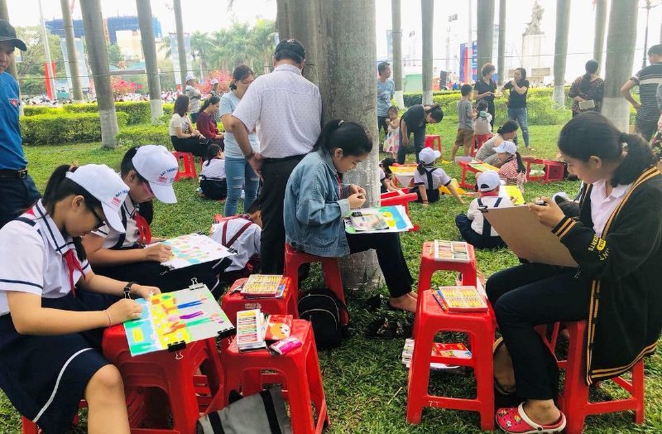 Hơn 1.000 bạn trẻ diễu hành vì “Khu đất an toàn” không bom mìn - 4 Hơn 1.000 bạn trẻ diễu hành vì “Khu đất an toàn” không bom mìn - 4