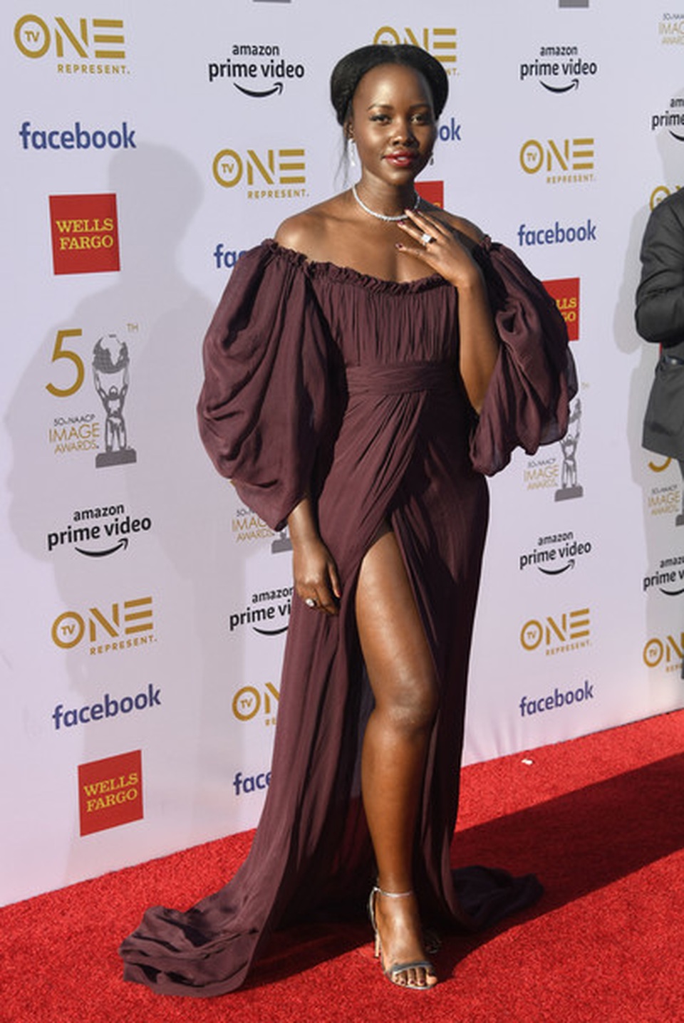 Kate Beckinsale mặc váy xuyên thấu, Lupita Nyongo khoe chân nuột nà - 3 Kate Beckinsale mặc váy xuyên thấu, Lupita Nyongo khoe chân nuột nà - 3