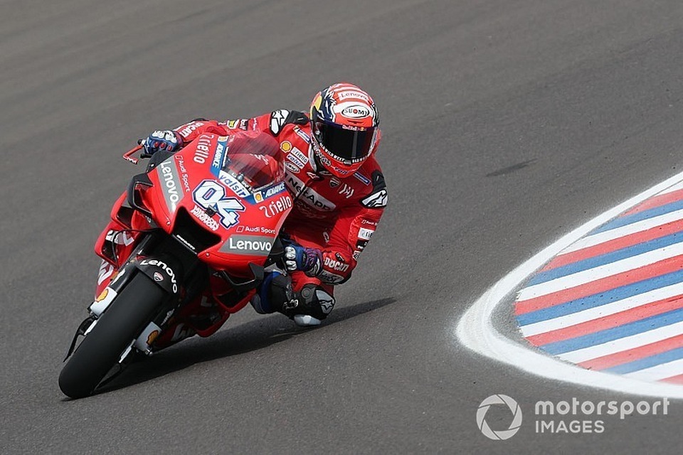 andrea-dovizioso-ducati-team-1.jpg andrea-dovizioso-ducati-team-1.jpg