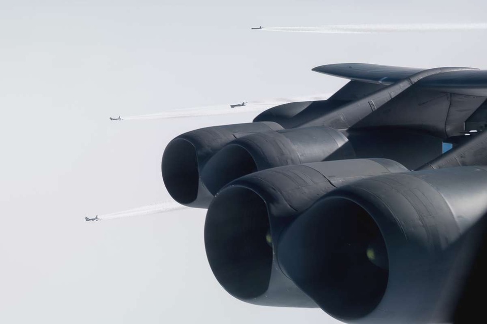 Máy bay ném bom B-52 của Mỹ sải cánh trên bầu trời châu Âu - 3 Máy bay ném bom B-52 của Mỹ sải cánh trên bầu trời châu Âu - 3