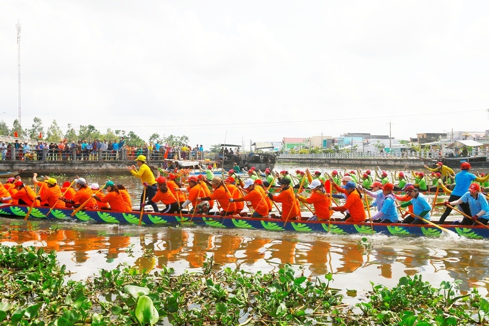 Sôi nổi đua ghe Ngo đón Tết cổ truyền Chôl-Chnăm-Thmây - 3 Sôi nổi đua ghe Ngo đón Tết cổ truyền Chôl-Chnăm-Thmây - 3