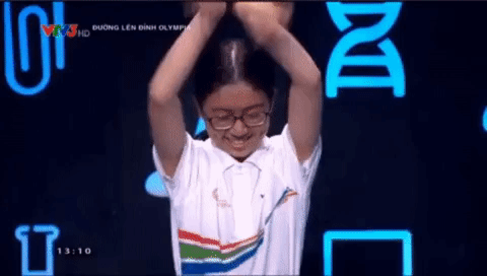 Màn múa quạt của 2 thí sinh trong chương trình Olympia gây tranh cãi - 1 Màn múa quạt của 2 thí sinh trong chương trình Olympia gây tranh cãi - 1