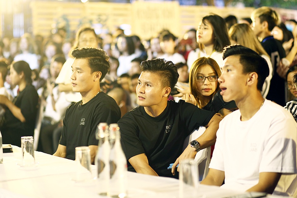 tat_den_bat_y_tuong_(1).jpg tat_den_bat_y_tuong_(1).jpg