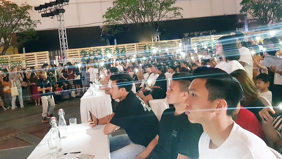 tat_den_bat_y_tuong_(3).jpg tat_den_bat_y_tuong_(3).jpg