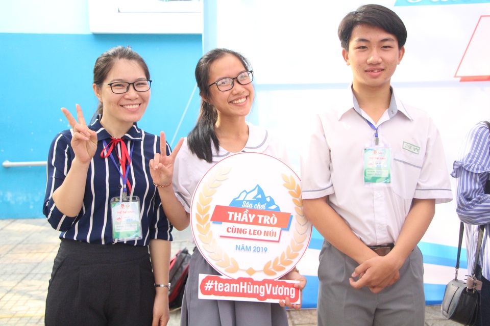 Bổ ích cuộc thi “Thầy trò cùng leo núi” - 2 Bổ ích cuộc thi “Thầy trò cùng leo núi” - 2