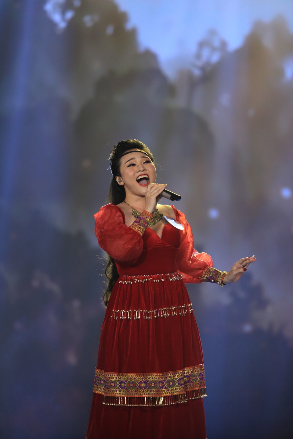 dieu-thuy-4.jpg dieu-thuy-4.jpg