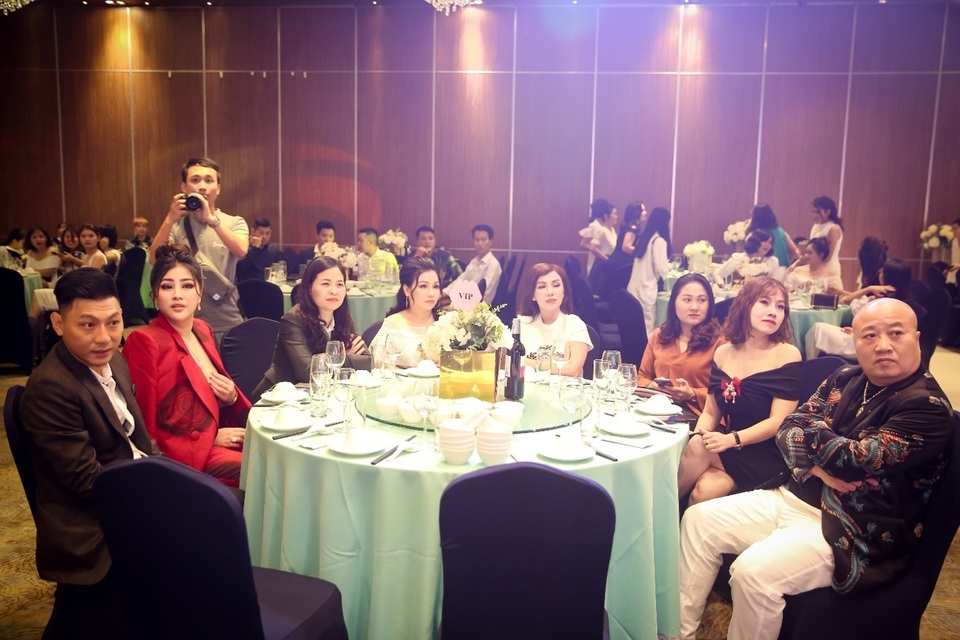 Ấn tượng lễ sinh nhật lần thứ 5 và ra mắt thương hiệu mỹ phẩm mới của Ngọc Tú Group - 2 Ấn tượng lễ sinh nhật lần thứ 5 và ra mắt thương hiệu mỹ phẩm mới của Ngọc Tú Group - 2
