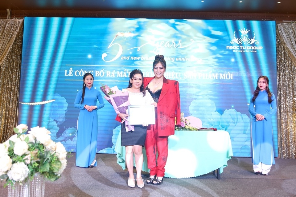 Ấn tượng lễ sinh nhật lần thứ 5 và ra mắt thương hiệu mỹ phẩm mới của Ngọc Tú Group - 4 Ấn tượng lễ sinh nhật lần thứ 5 và ra mắt thương hiệu mỹ phẩm mới của Ngọc Tú Group - 4
