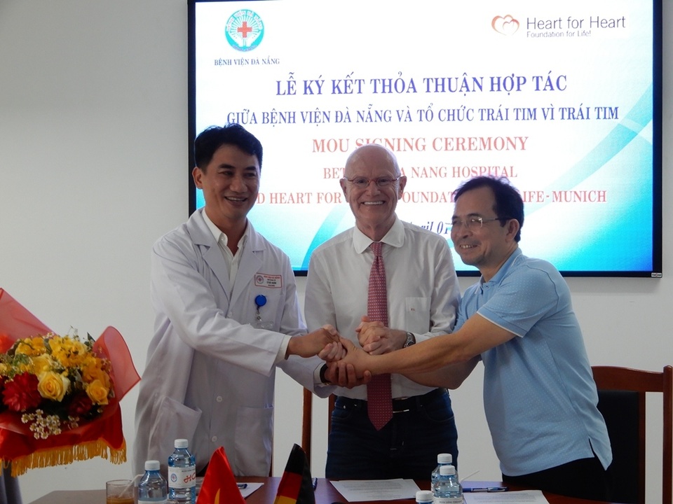 Kết nối Trung tâm tim mạch Bệnh viện Đà Nẵng với các trung tâm tim mạch thế giới - 1 Kết nối Trung tâm tim mạch Bệnh viện Đà Nẵng với các trung tâm tim mạch thế giới - 1