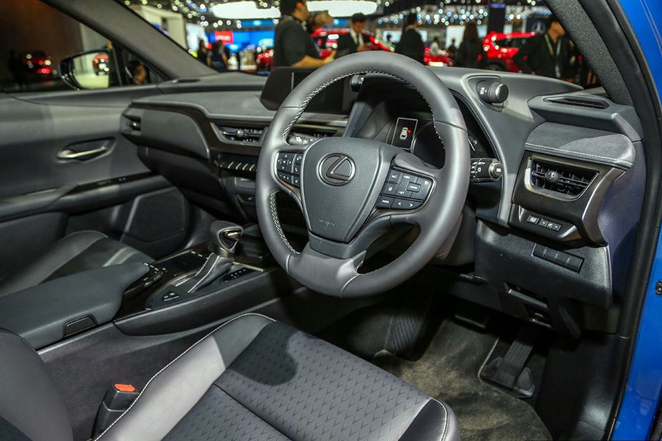 Lexus UX ra mắt tại Thái Lan, giá từ 78.500 USD - 3 Lexus UX ra mắt tại Thái Lan, giá từ 78.500 USD - 3