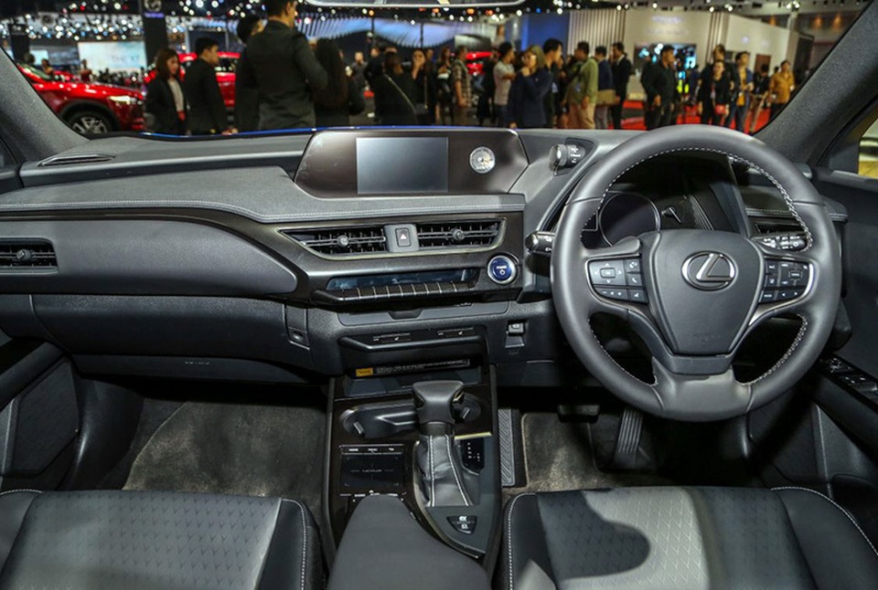 Lexus UX ra mắt tại Thái Lan, giá từ 78.500 USD - 9 Lexus UX ra mắt tại Thái Lan, giá từ 78.500 USD - 9