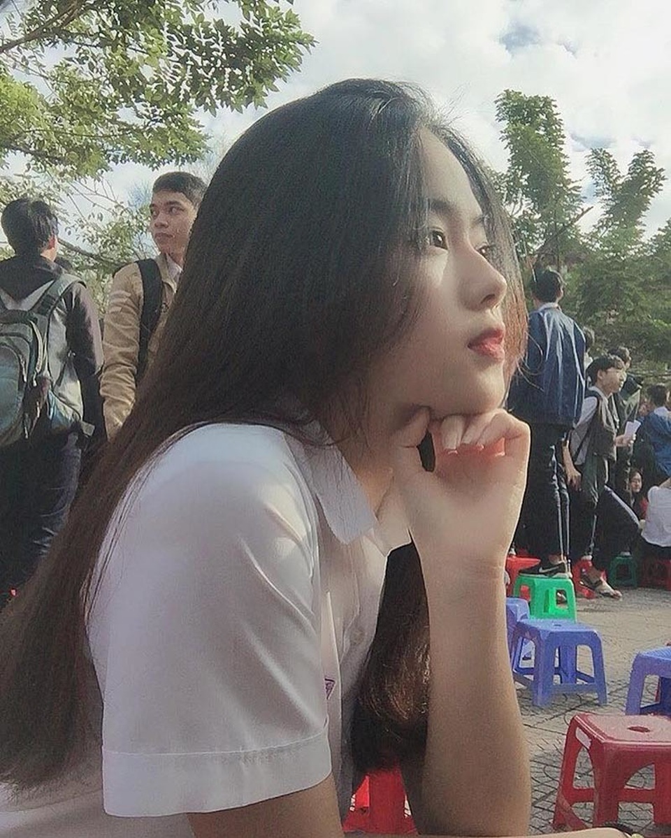 Nữ sinh xứ Huế với góc nghiêng đẹp xuất thần xao xuyến bao trái tim - 4 Nữ sinh xứ Huế với góc nghiêng đẹp xuất thần xao xuyến bao trái tim - 4