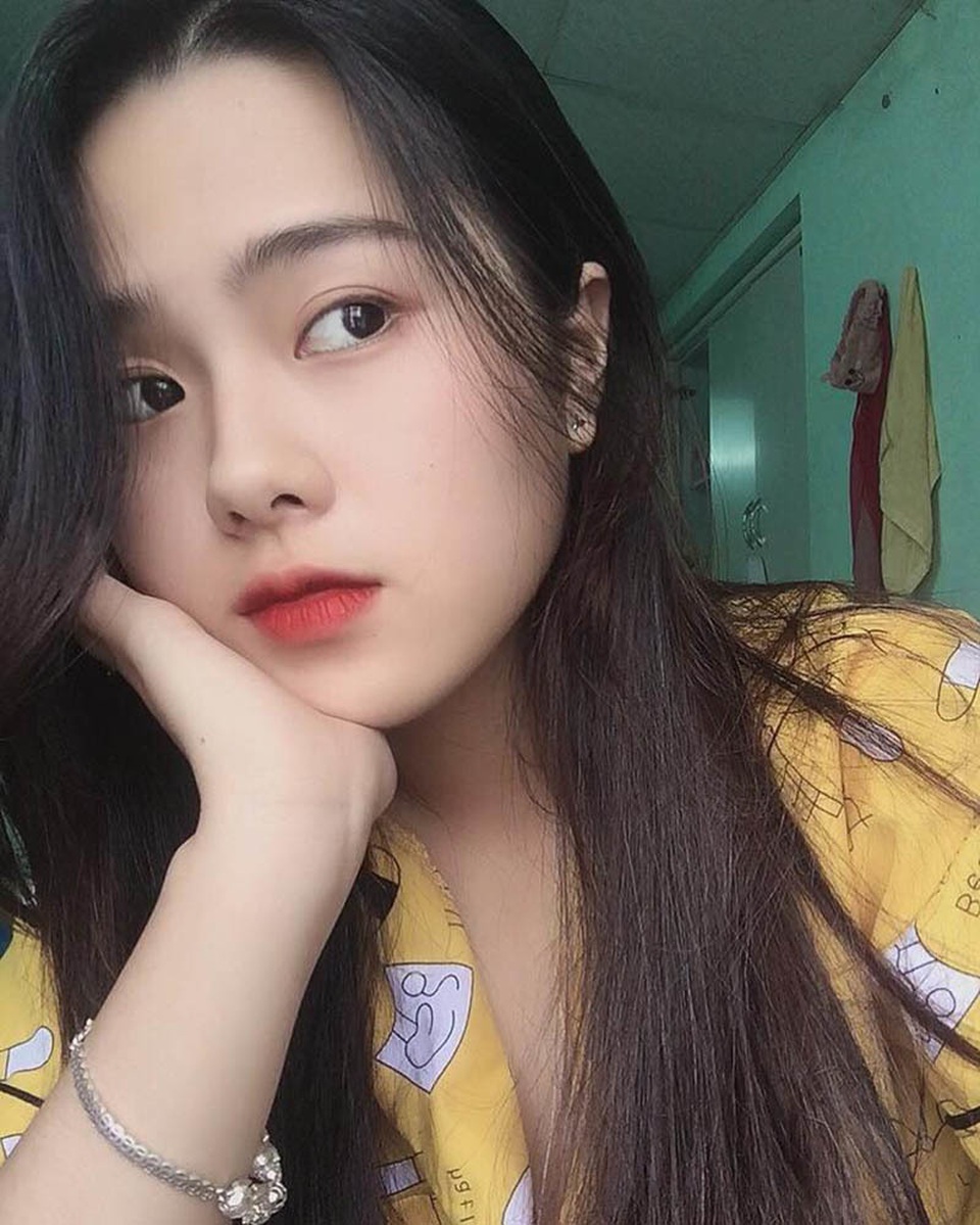 Nữ sinh xứ Huế với góc nghiêng đẹp xuất thần xao xuyến bao trái tim - 5 Nữ sinh xứ Huế với góc nghiêng đẹp xuất thần xao xuyến bao trái tim - 5