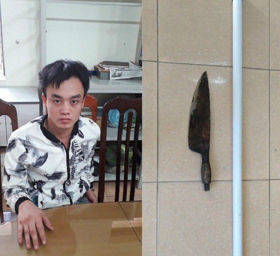 Khởi tố kẻ dùng dao chém cán bộ công an trọng thương - 1 Khởi tố kẻ dùng dao chém cán bộ công an trọng thương - 1