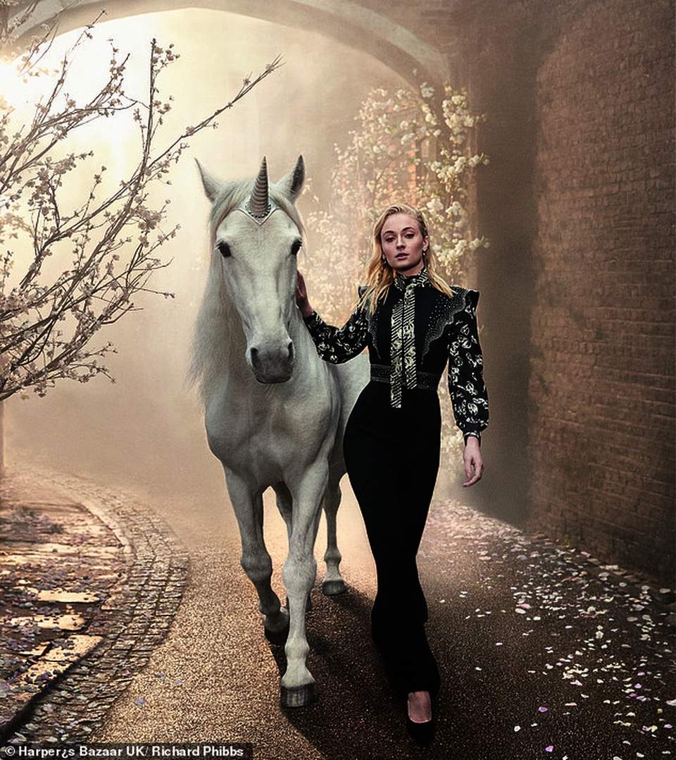 Sao phim Game of Thrones Sophie Turner tiết lộ cát sê bạn diễn cao gấp 3 lần - 3 Sao phim Game of Thrones Sophie Turner tiết lộ cát sê bạn diễn cao gấp 3 lần - 3