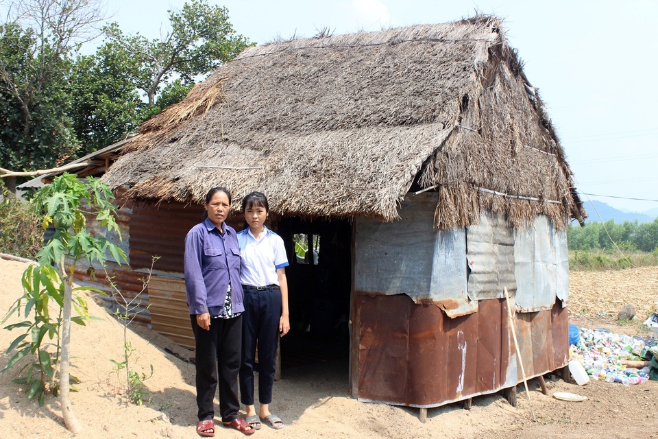 Bị ung thư, người đàn ông phó mặc bệnh tật giày vò ở nhà chờ chết - 3 Bị ung thư, người đàn ông phó mặc bệnh tật giày vò ở nhà chờ chết - 3