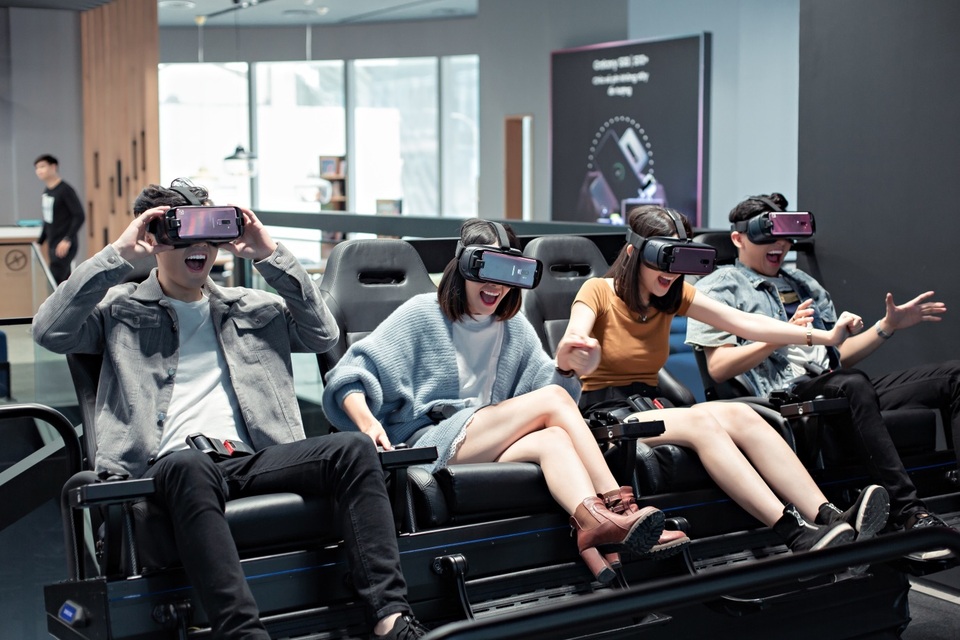 Check-in “bức tường xanh” sang chảnh bậc nhất Sài Gòn - 7