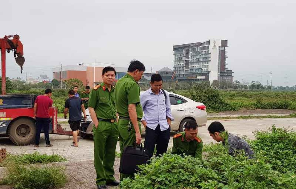 Bắt tạm giam nghi phạm dùng kéo đâm chết nữ nhân viên ngân hàng - 3 Bắt tạm giam nghi phạm dùng kéo đâm chết nữ nhân viên ngân hàng - 3