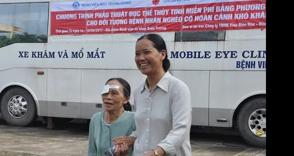 5000 người sẽ được phẫu thuật mắt miễn phí ở “bệnh viện” lưu động - 1