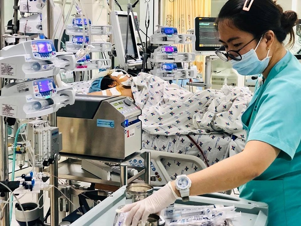 Nữ sinh đột ngột nguy kịch sau sốt cao, tê tay chân - 1 Nữ sinh đột ngột nguy kịch sau sốt cao, tê tay chân - 1