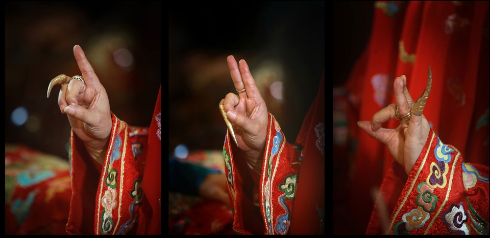 Triển lãm khăn chầu, áo ngự về tín ngưỡng thờ Mẫu - 1 Triển lãm khăn chầu, áo ngự về tín ngưỡng thờ Mẫu - 1