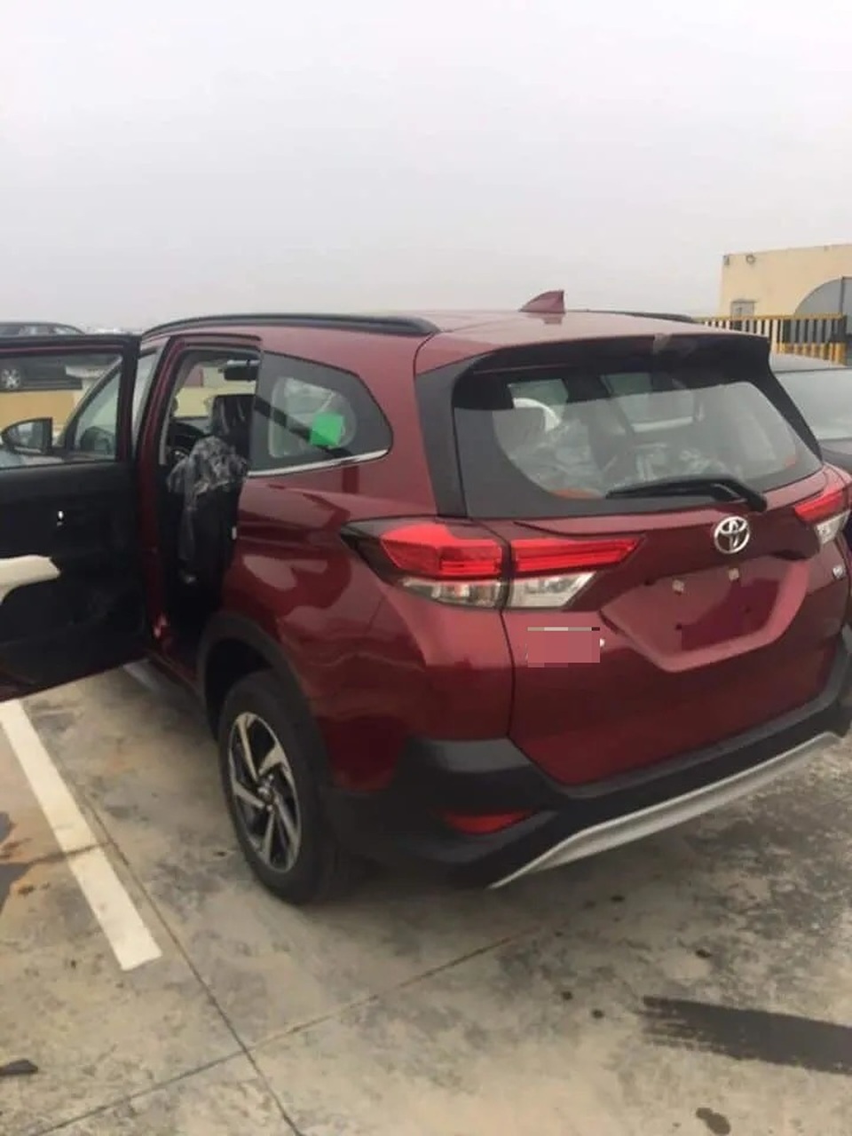 Cẩn trọng chiêu trò nhân viên bán ô tô gài trong hợp đồng - 2 Cẩn trọng chiêu trò nhân viên bán ô tô gài trong hợp đồng - 2