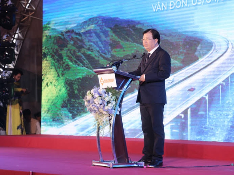 Khởi công cao tốc Vân Đồn - Móng Cái, rút ngắn thời gian từ Hà Nội đi Móng Cái - 4 Khởi công cao tốc Vân Đồn - Móng Cái, rút ngắn thời gian từ Hà Nội đi Móng Cái - 4