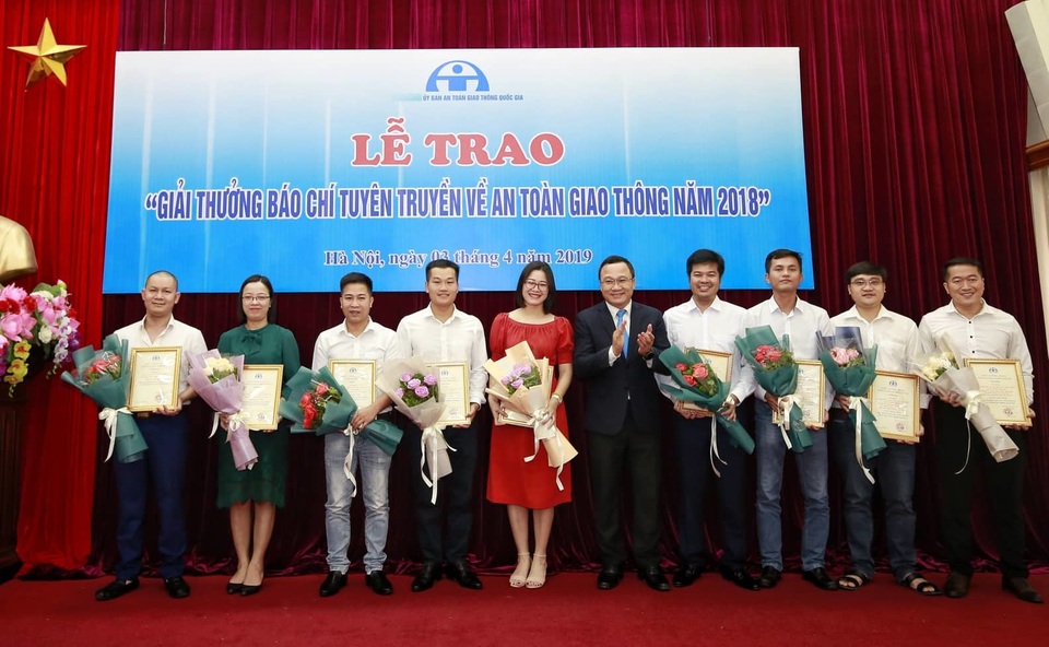 Phóng viên Dân trí đoạt giải Nhì báo chí quốc gia về an toàn giao thông - 1 Phóng viên Dân trí đoạt giải Nhì báo chí quốc gia về an toàn giao thông - 1