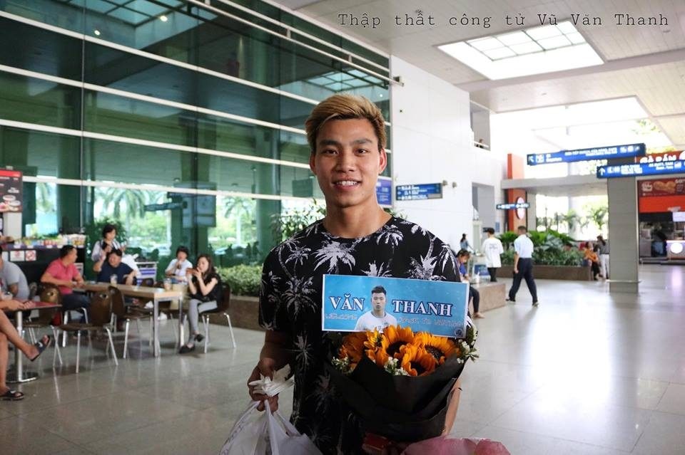 Vũ Văn Thanh rạng rỡ về nước sau thời gian chữa trị ở Hàn Quốc - 1 Vũ Văn Thanh rạng rỡ về nước sau thời gian chữa trị ở Hàn Quốc - 1