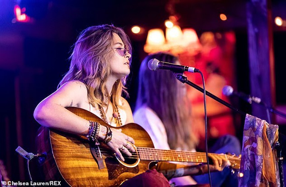 Paris Jackson tình tứ hôn bạn trai - 5 Paris Jackson tình tứ hôn bạn trai - 5