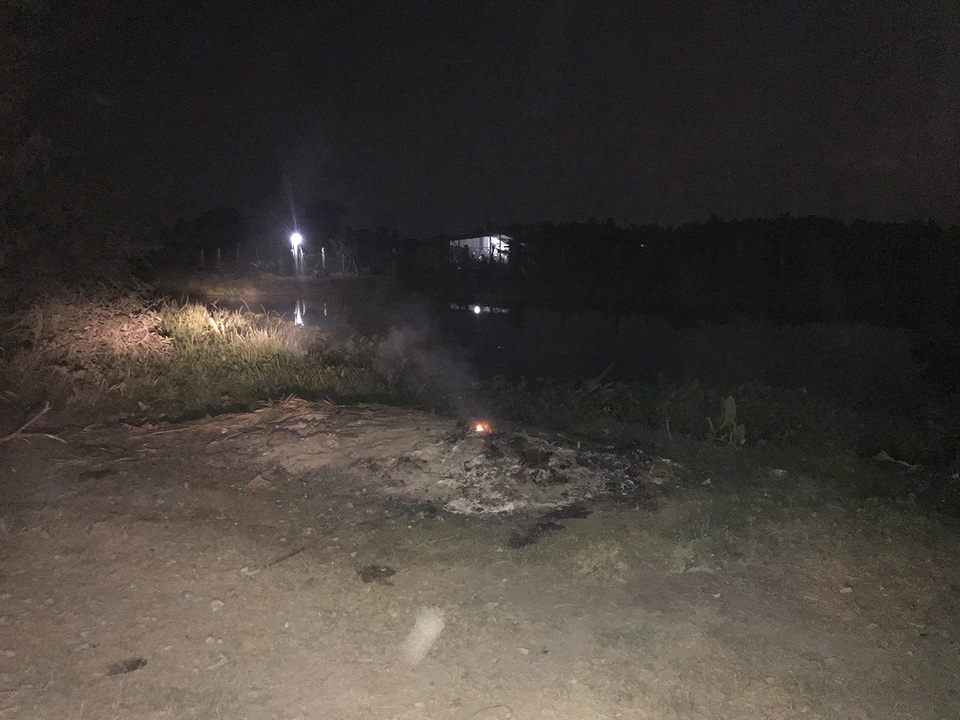 Rác tặc ở TP.HCM: Khó phát hiện vì châm lửa xong là… bỏ chạy! - 6 Rác tặc ở TP.HCM: Khó phát hiện vì châm lửa xong là… bỏ chạy! - 6