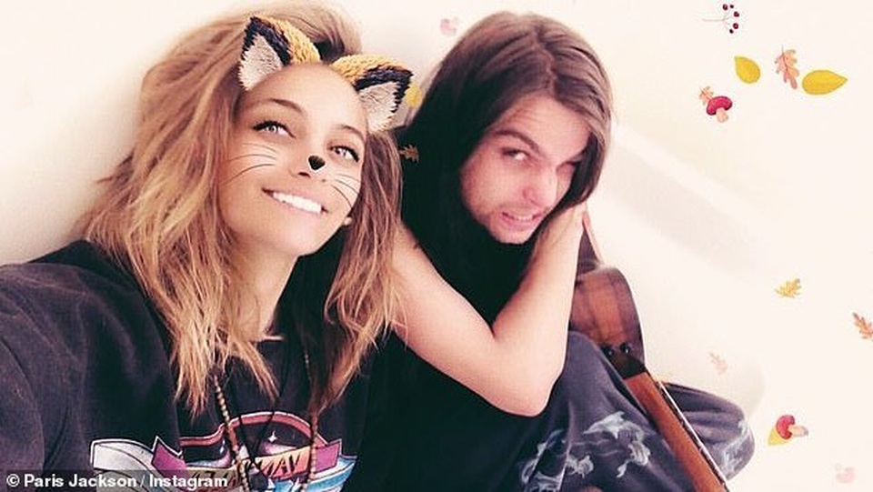 Paris Jackson tình tứ hôn bạn trai - 8 Paris Jackson tình tứ hôn bạn trai - 8
