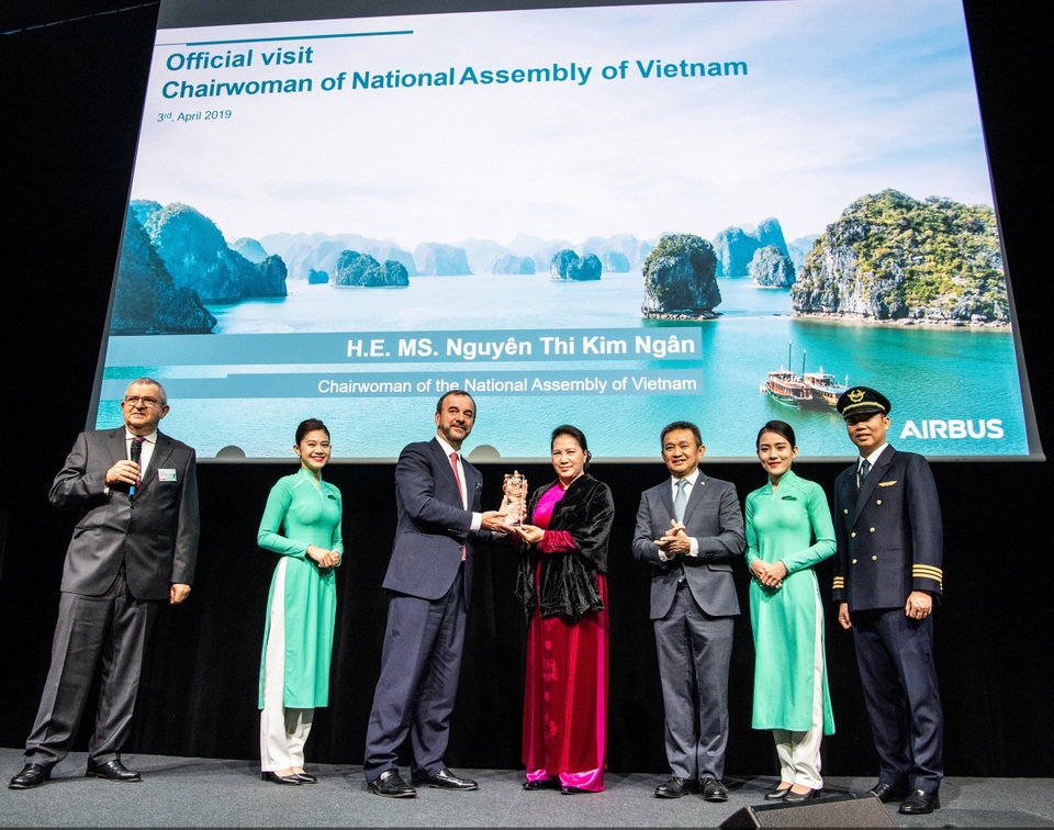 Vietnam Airlines nhận thêm “siêu máy bay” A350, “trình làng” đội bay hiện đại nhất - 1 Vietnam Airlines nhận thêm “siêu máy bay” A350, “trình làng” đội bay hiện đại nhất - 1